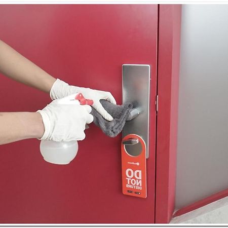 Reddoorz Near Gubeng Station Hotell Surabaya Eksteriør bilde