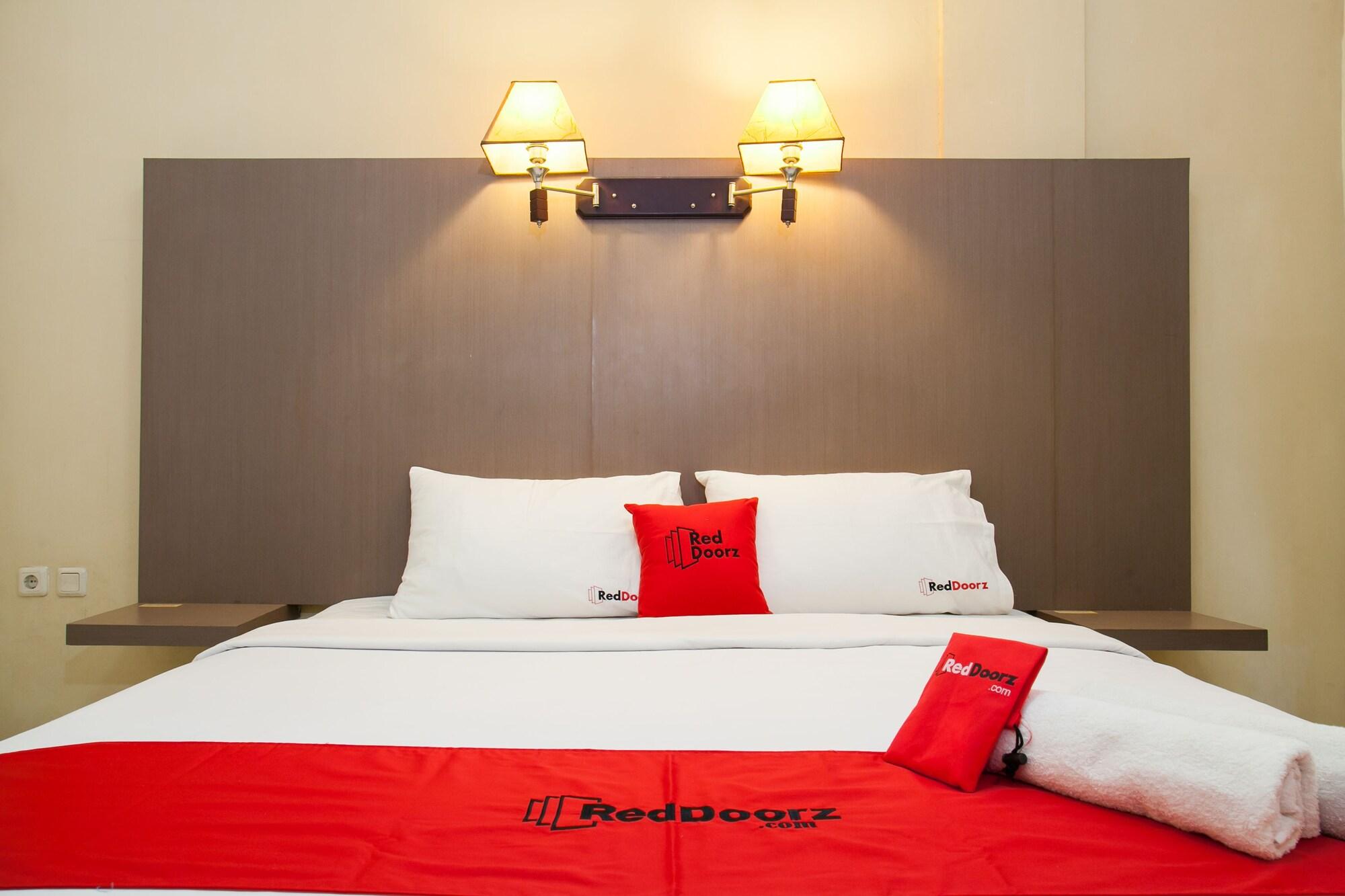 Reddoorz Near Gubeng Station Hotell Surabaya Eksteriør bilde