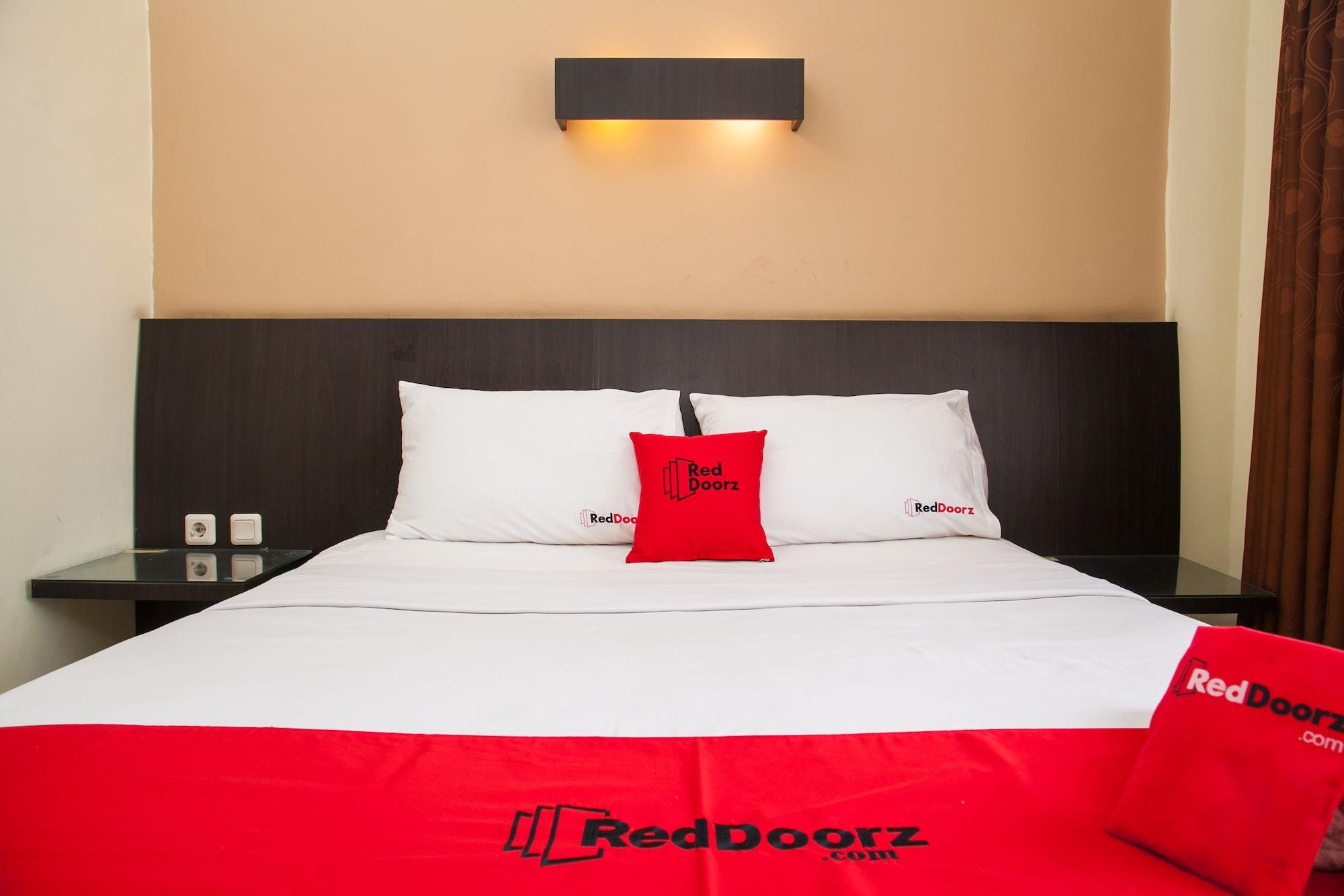 Reddoorz Near Gubeng Station Hotell Surabaya Eksteriør bilde
