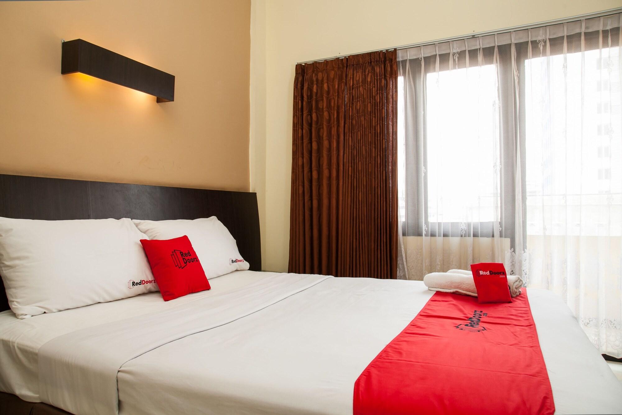 Reddoorz Near Gubeng Station Hotell Surabaya Eksteriør bilde