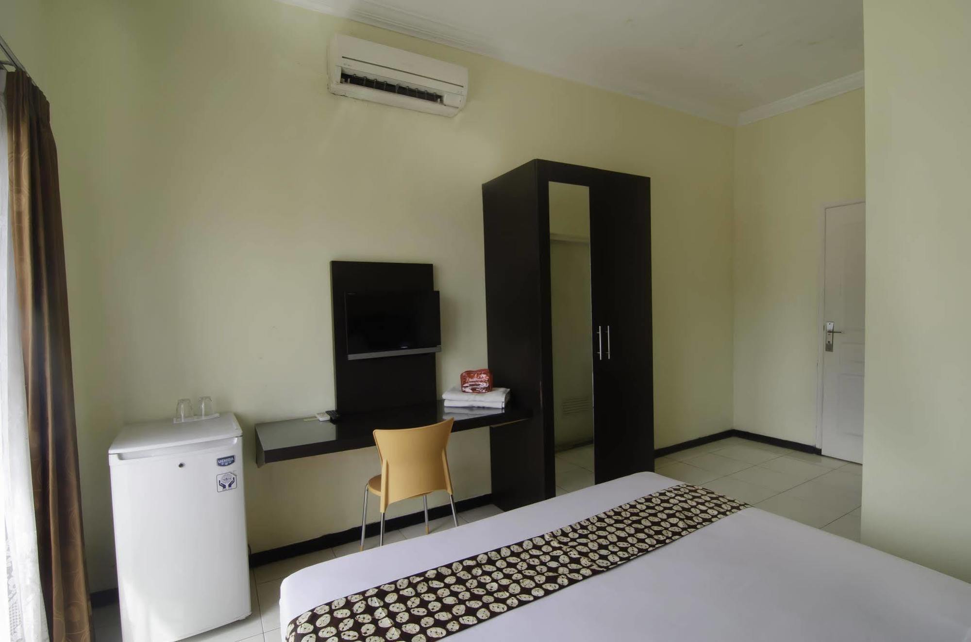 Reddoorz Near Gubeng Station Hotell Surabaya Eksteriør bilde