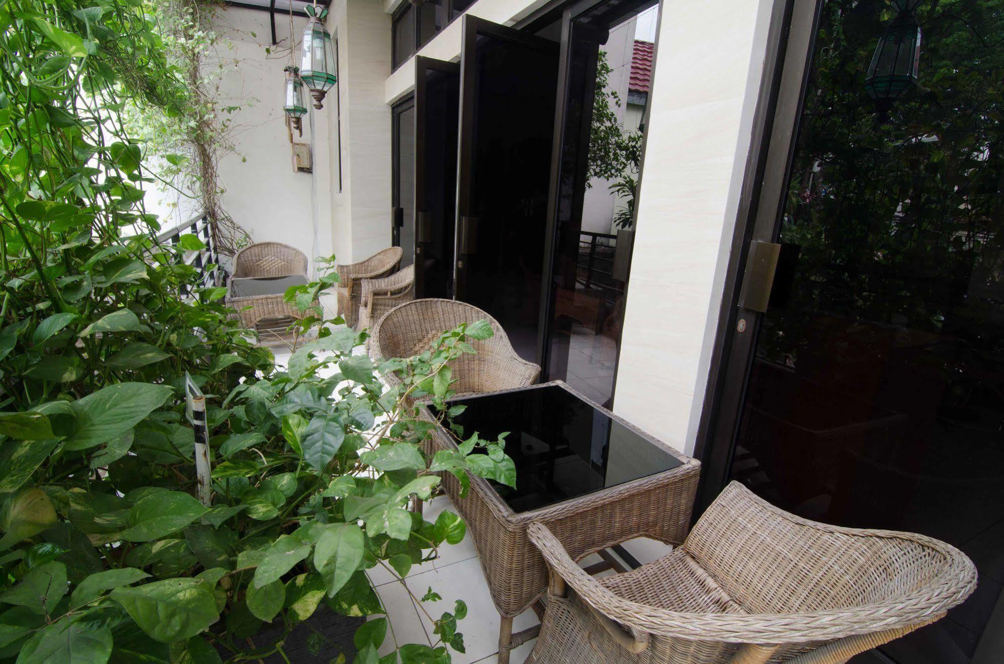 Reddoorz Near Gubeng Station Hotell Surabaya Eksteriør bilde